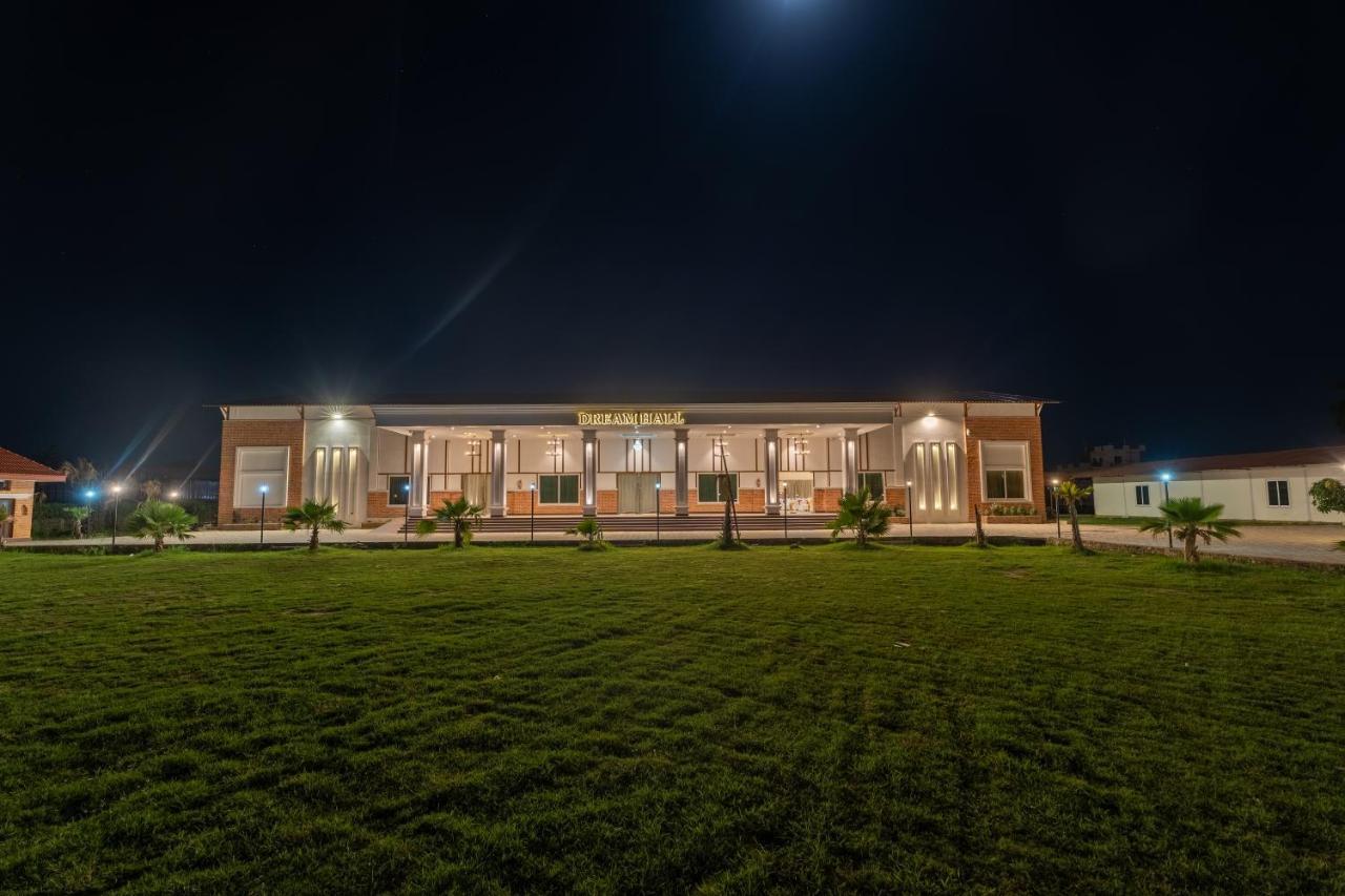 Dreamland Gold Resort & Hotel Bhairāhawā Exterior foto
