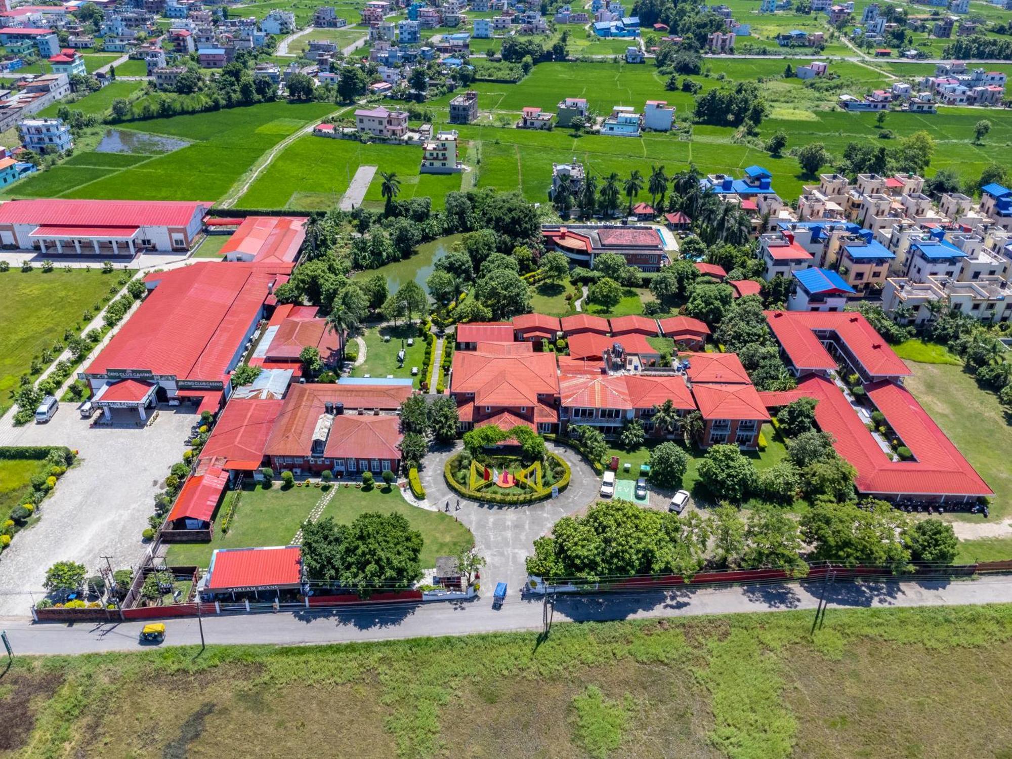 Dreamland Gold Resort & Hotel Bhairāhawā Exterior foto