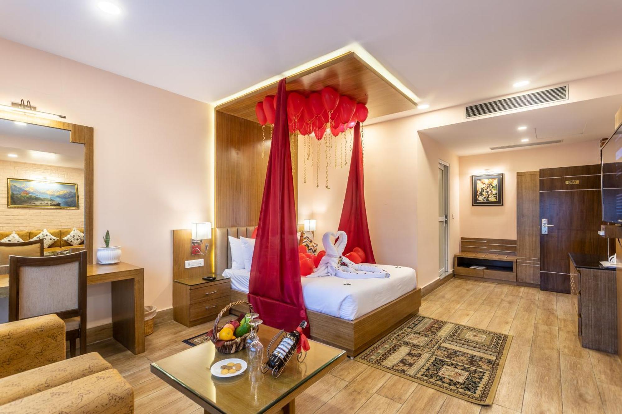 Dreamland Gold Resort & Hotel Bhairāhawā Exterior foto