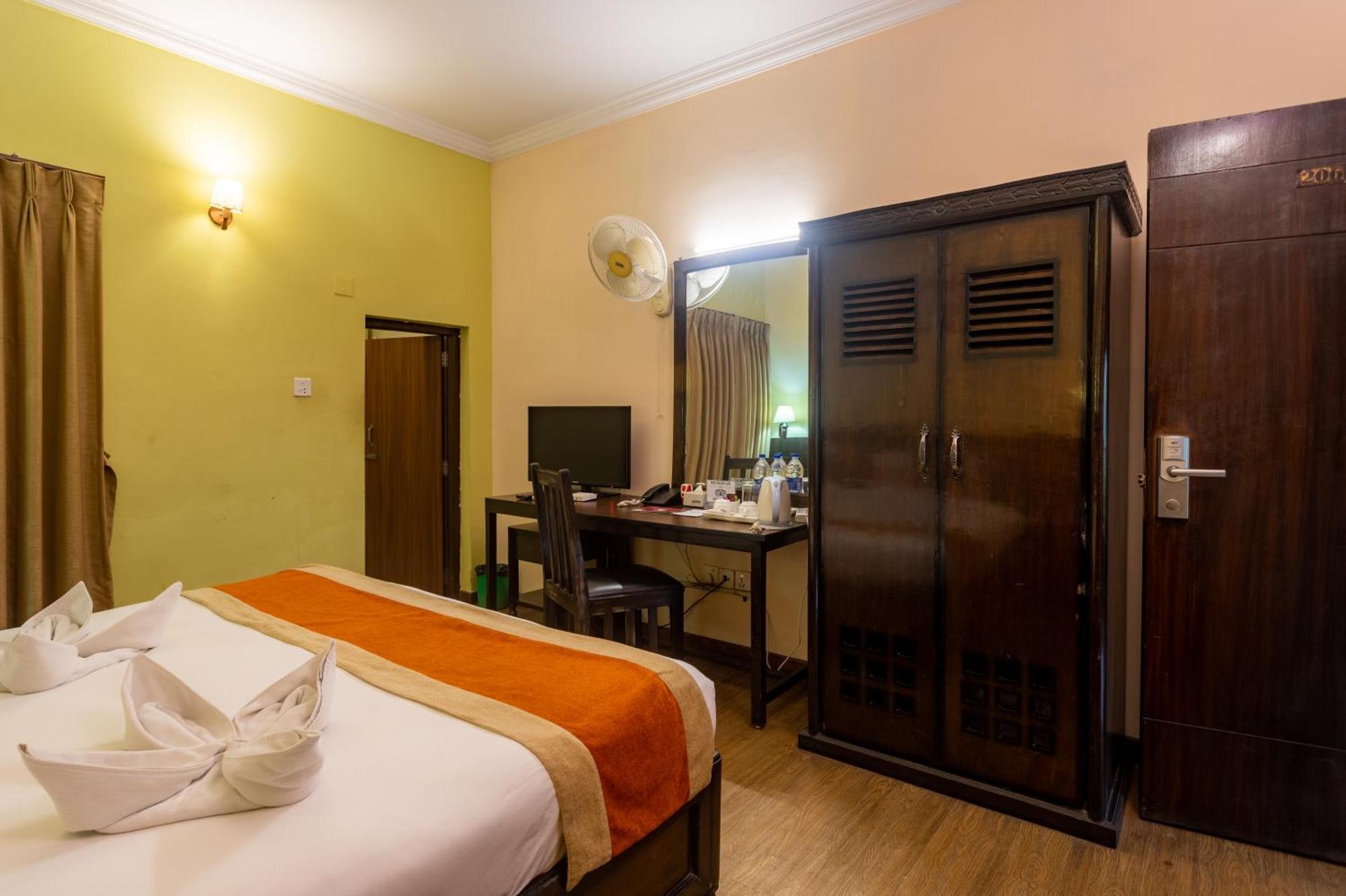 Dreamland Gold Resort & Hotel Bhairāhawā Exterior foto