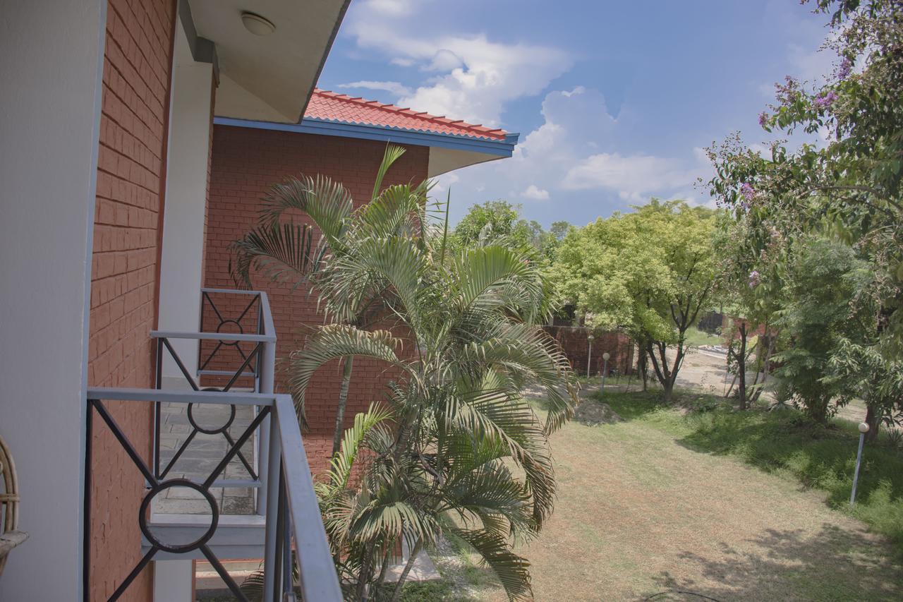 Dreamland Gold Resort & Hotel Bhairāhawā Exterior foto