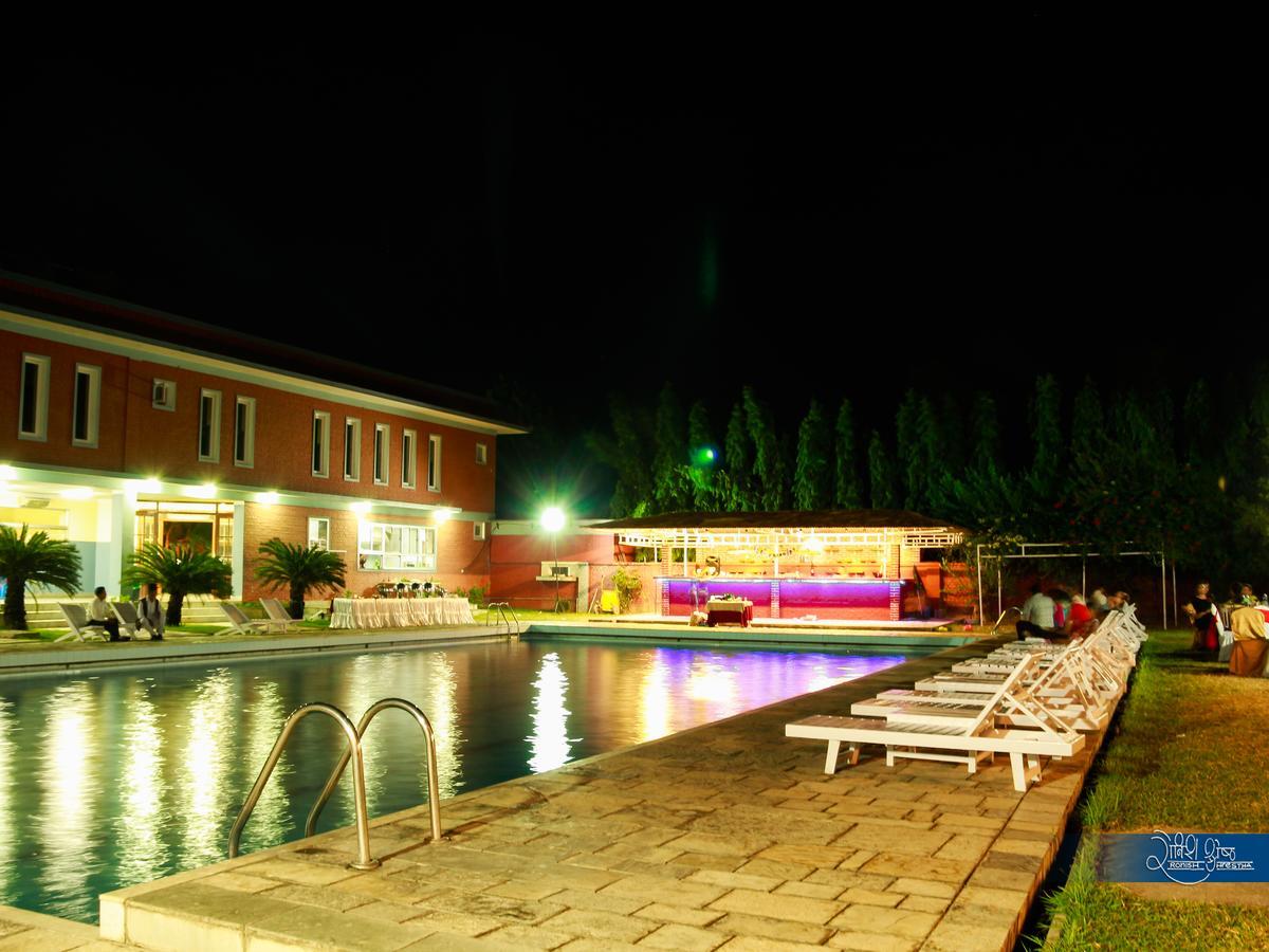 Dreamland Gold Resort & Hotel Bhairāhawā Exterior foto